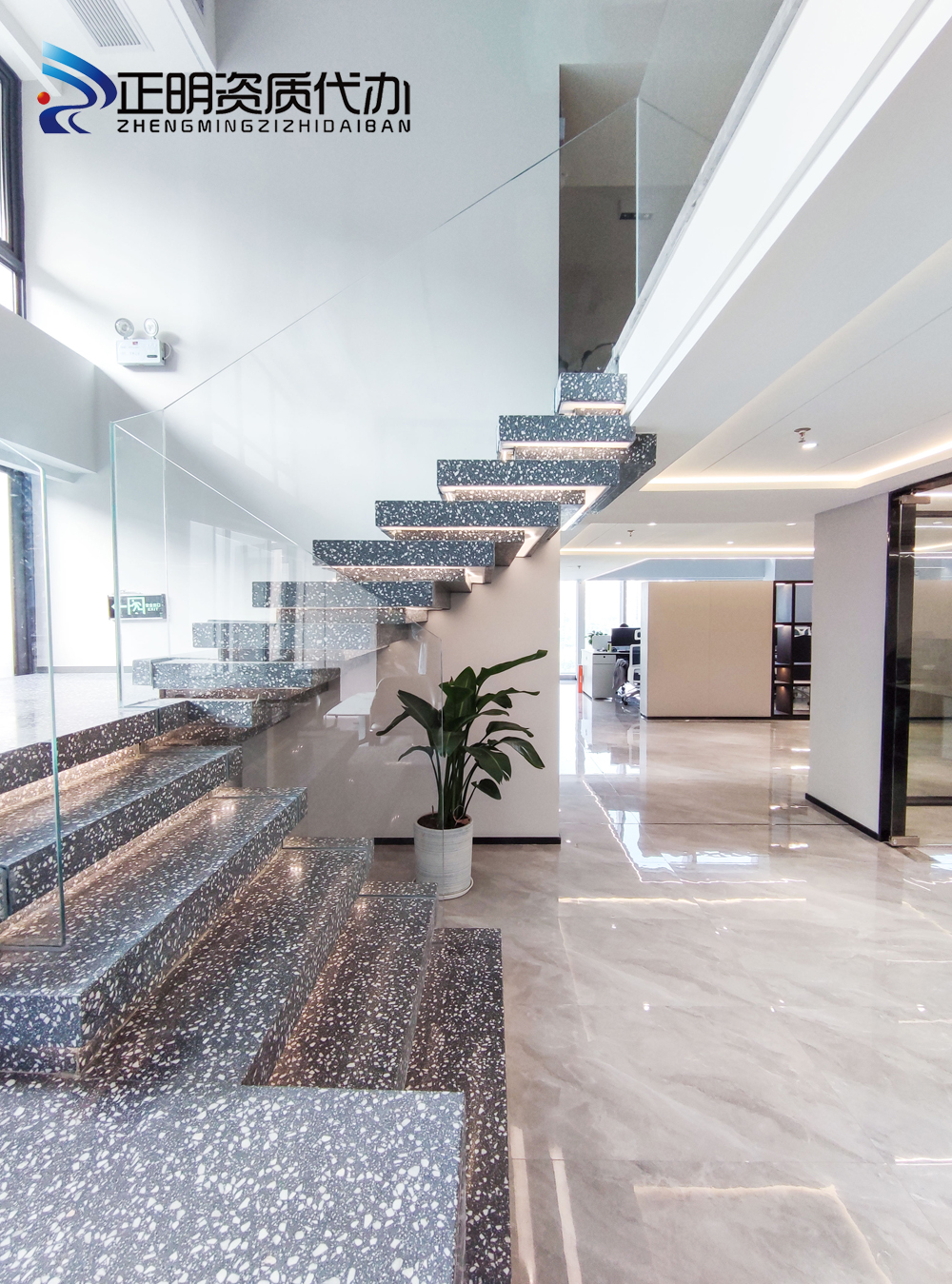 樓梯過道2.jpg 樓梯過道2.jpg